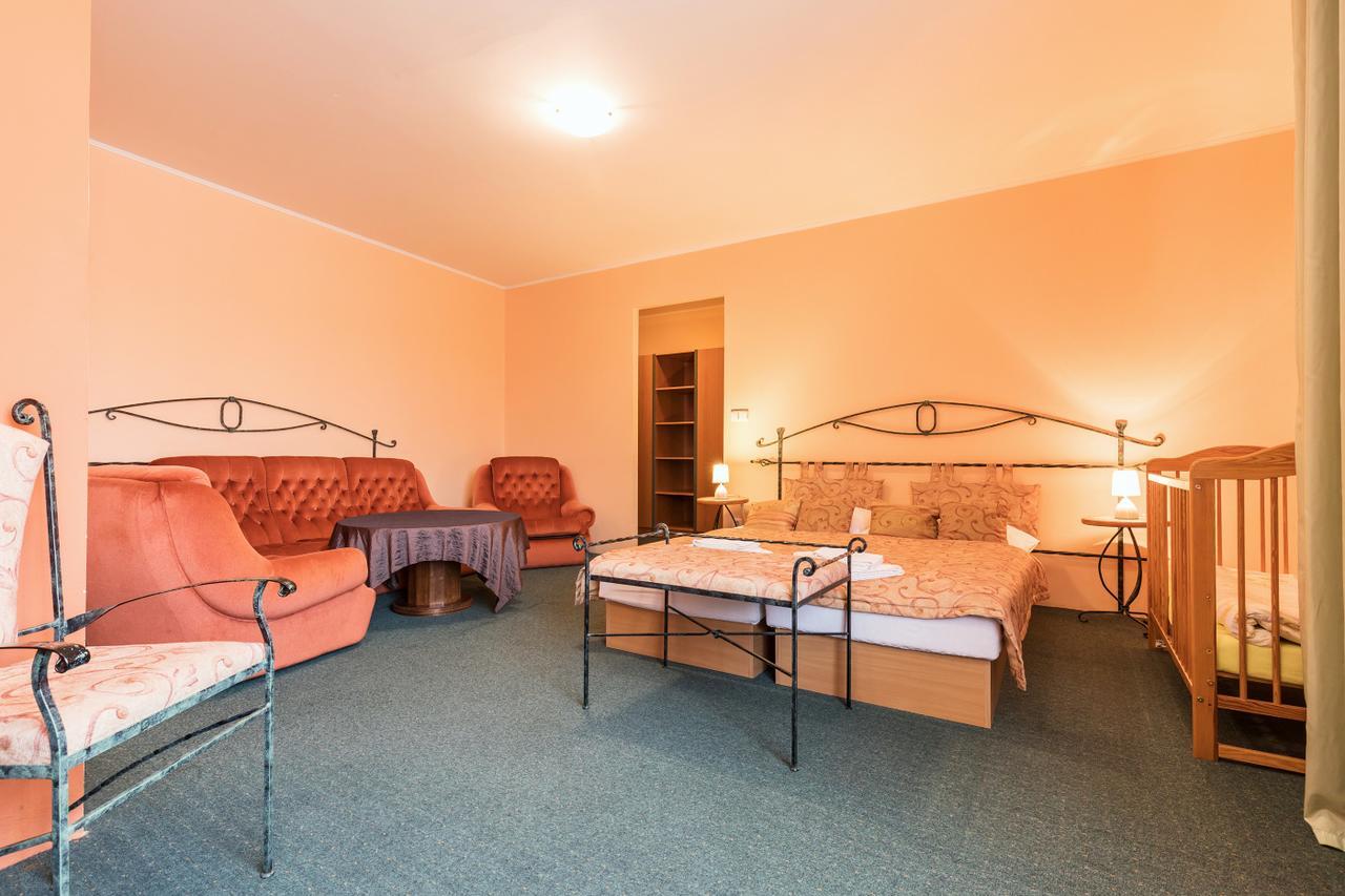 Kyjovsky Pivovar - Hotel, Restaurace, Pivni Lazne מראה חיצוני תמונה